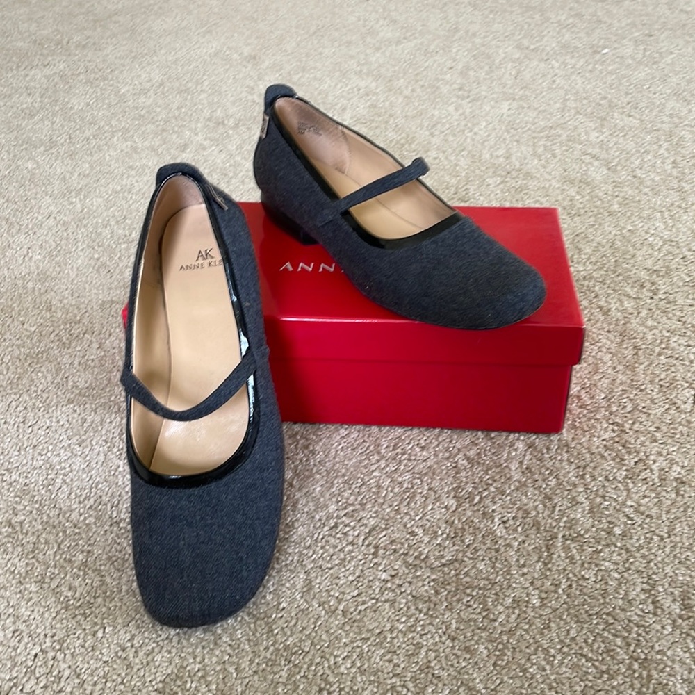 Anne Klein grey flannel shoes